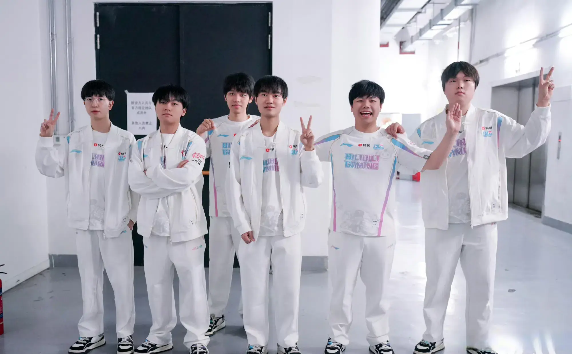 情绪低落, 锁住韦鲁斯, 打赢这场至 情绪低落, 锁住韦鲁斯, 打赢这场至