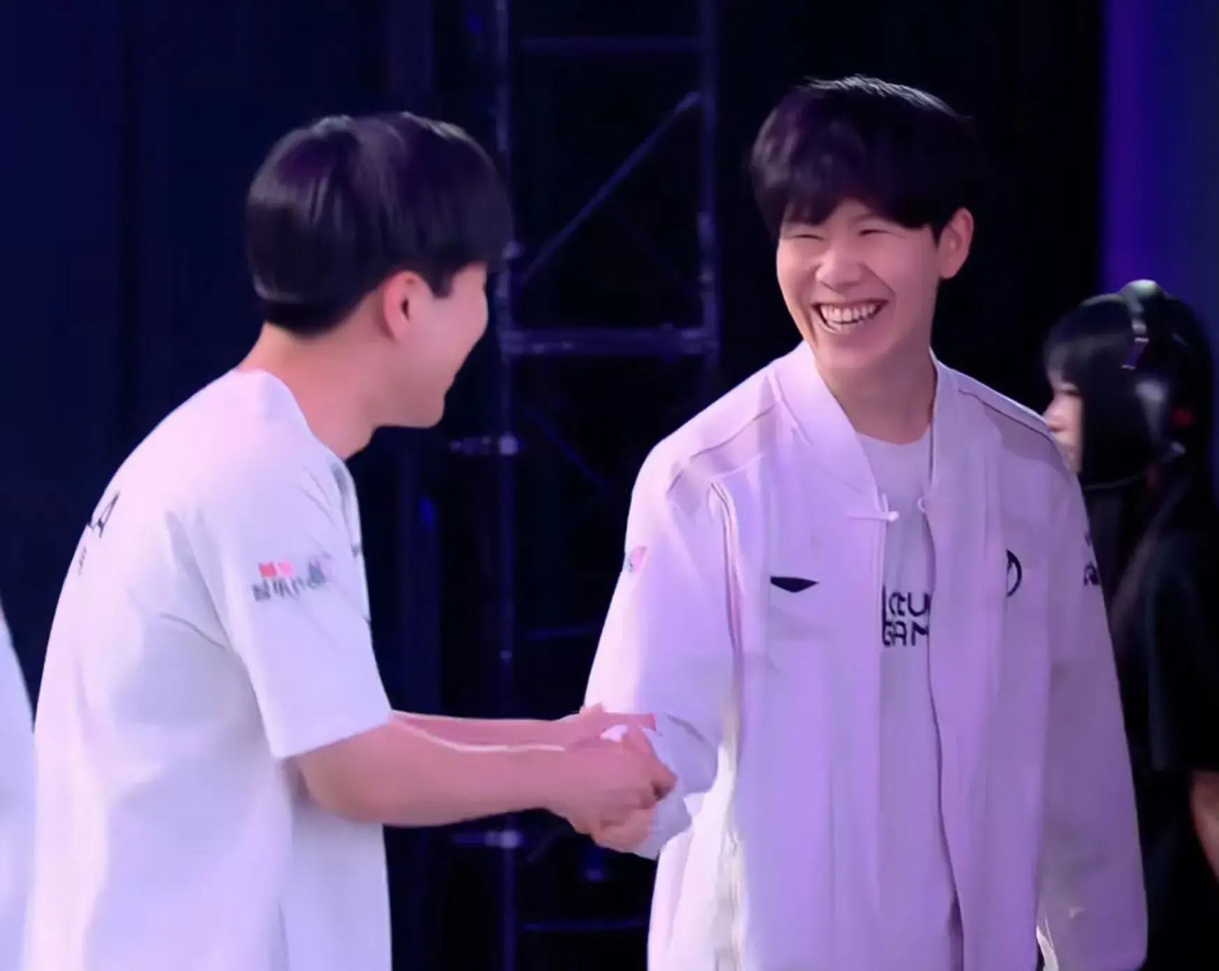 Lq, 无法为团队, 后采访时直 Lq, 无法为团队, 后采访时直