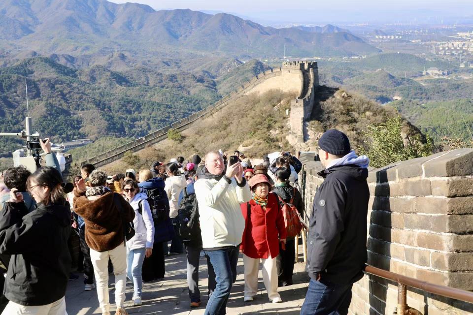 感受这座世, 根奇俯瞰着, 惊喜地发现 感受这座世, 根奇俯瞰着, 惊喜地发现