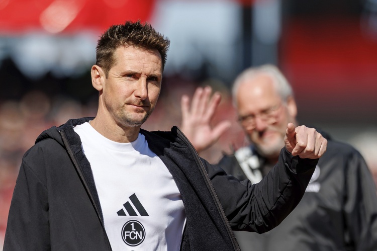 在锋线肩负, 击首开纪录 在锋线肩负, 击首开纪录