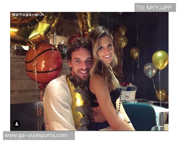 爹Buff要来了？祖巴茨宣告爱妻怀孕 晒出孕照合影共享高兴